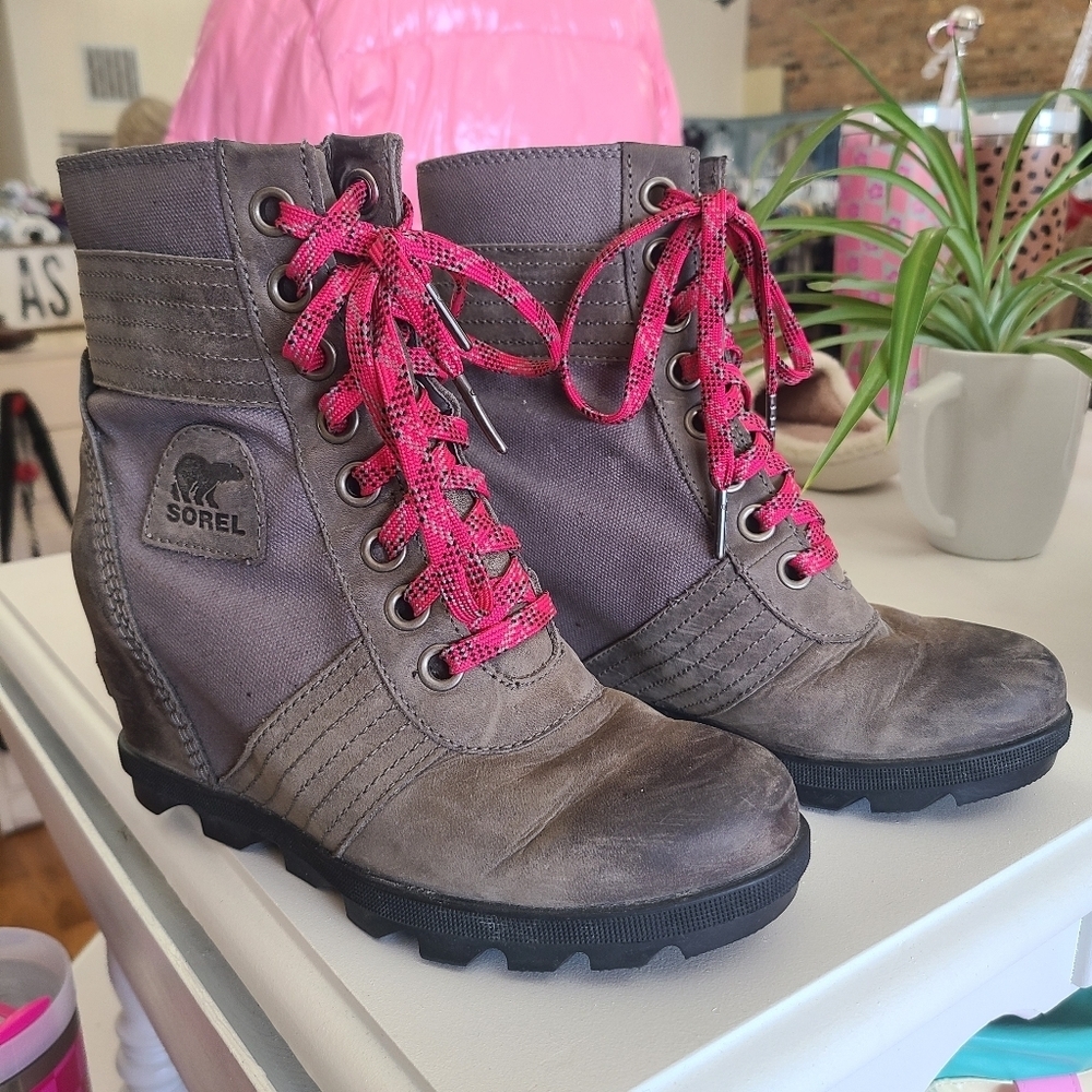 Sorel Lexie Wedge Waterproof Boot Gray Pink Size 7